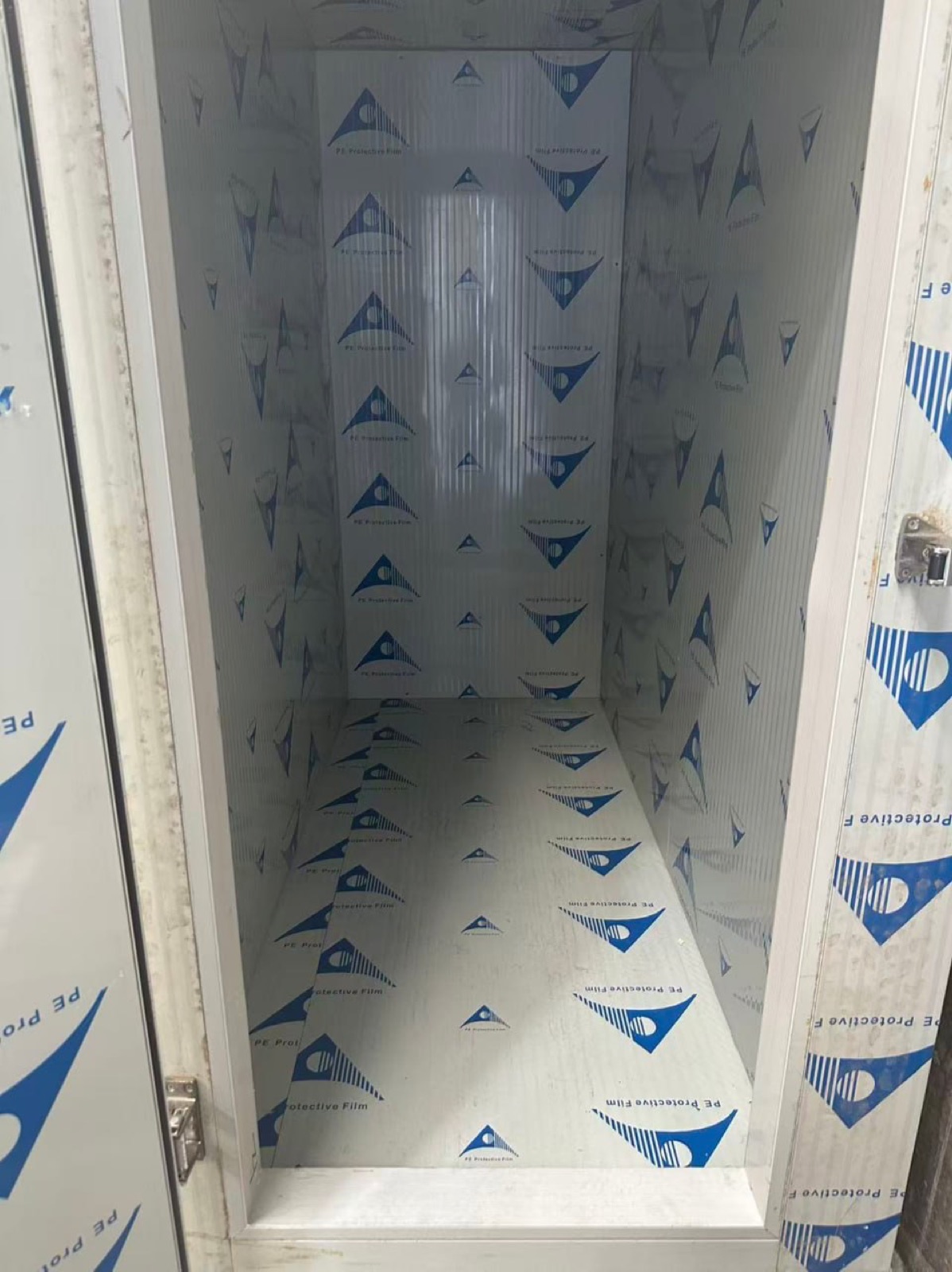 DIY freezer coolroom kit interior - insulated EPS panel walls and floor