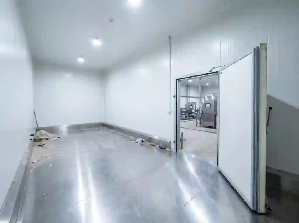 Commercial freezer room with thick 100mm EPS insulated panels and insulated freezer door in Adelaide